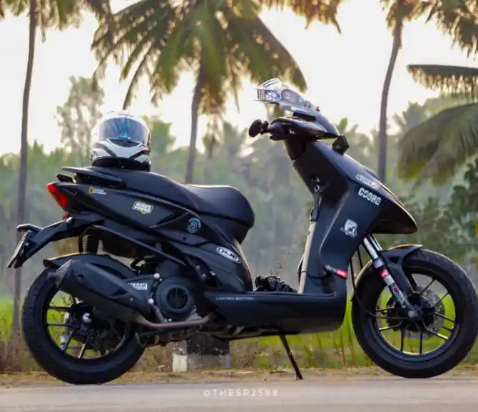 Aprilia SR 150 Race