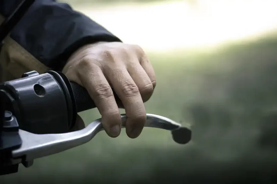 How To Downshift On A Motorcycle