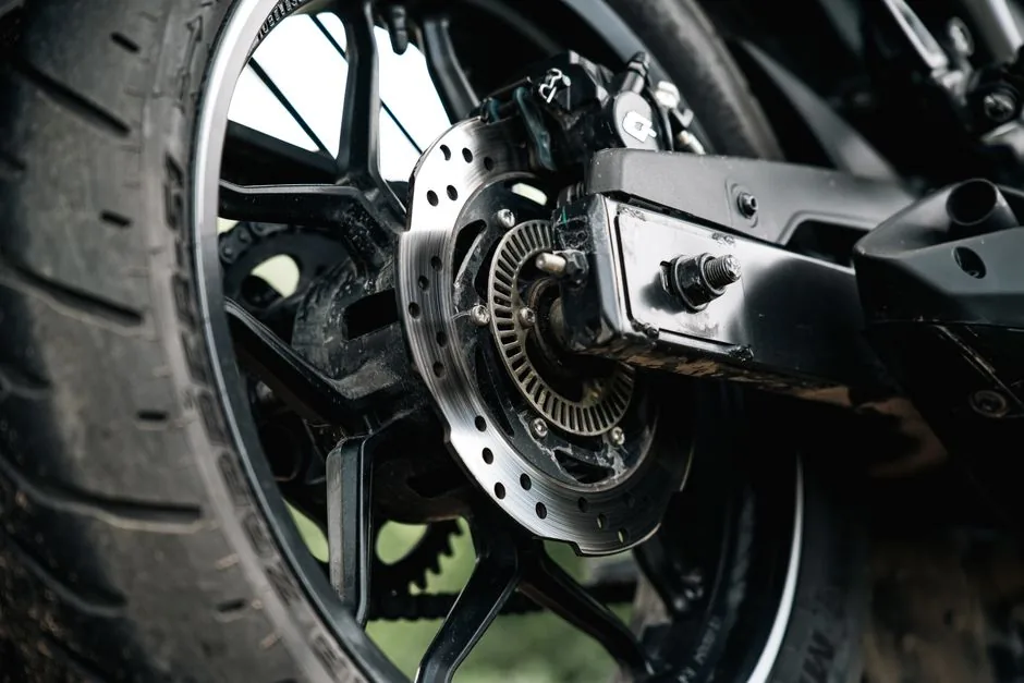 motorcycle braking techniques compared